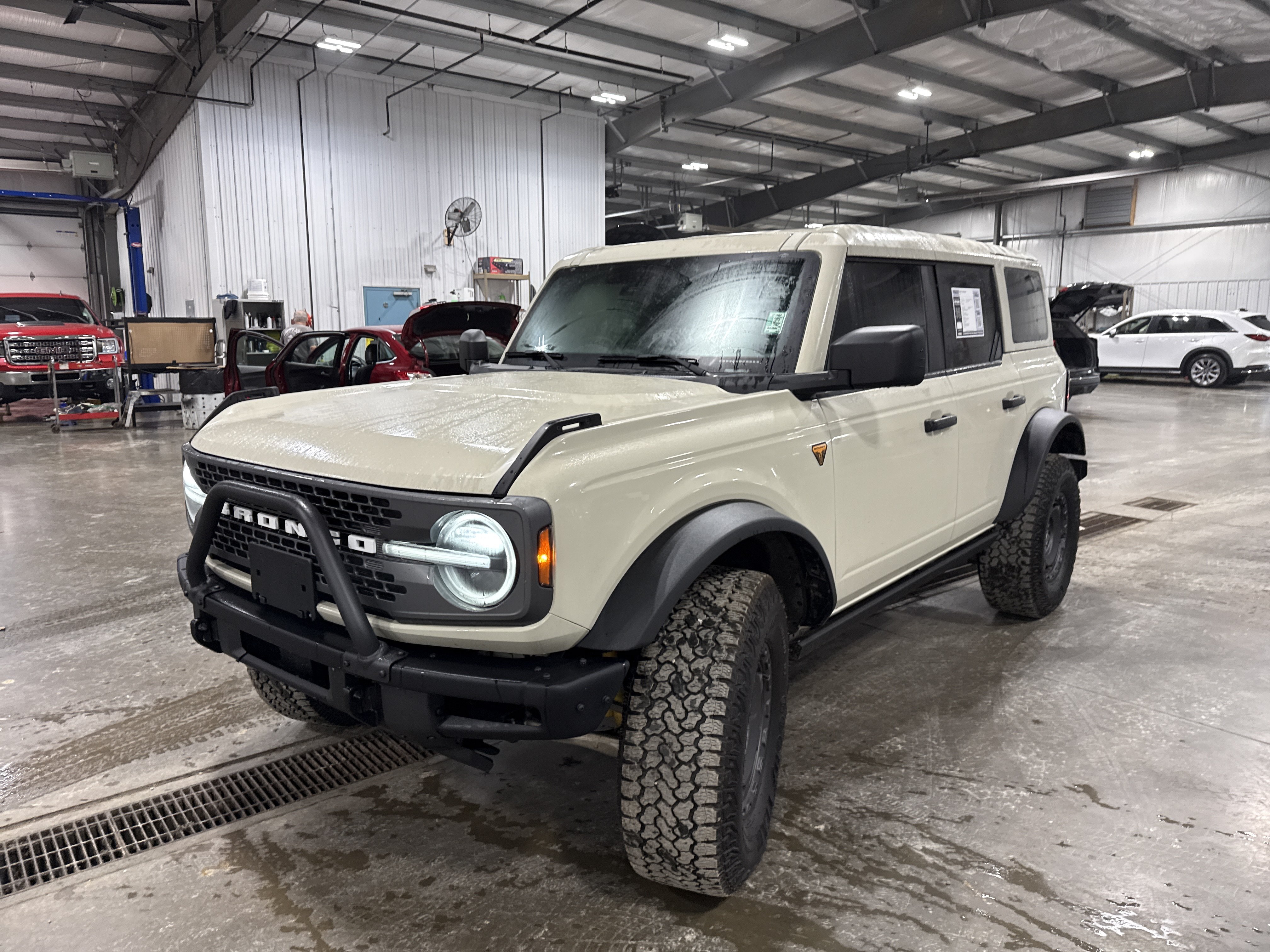Used 2025 Ford Bronco Badlands w/ Sasquatch Package AWD/4WD image 6