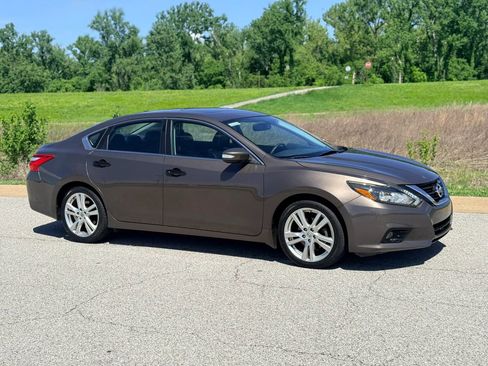 Used 2017 Nissan Altima 3.5 SL w/ 3.5SL Technology Package FWD image 40