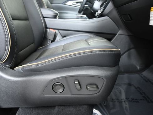 Used 2025 Chevrolet Traverse High Country w/ LPO, Floor Liner Package AWD/4WD image 14