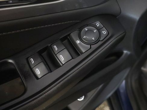 Used 2023 Chevrolet Traverse LT w/ Rear Camera Mirror Package image 36