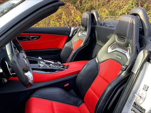 Used 2018 Mercedes-Benz AMG GT Roadster image 21