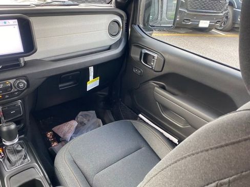 New 2025 Jeep Gladiator Sport image 34