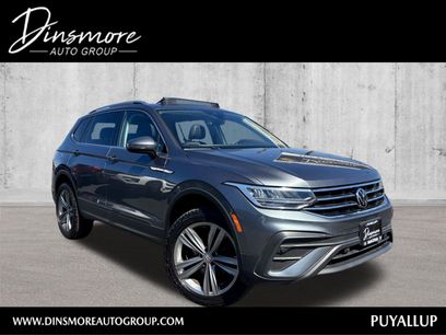 Used 2022 Volkswagen Tiguan SE w/ Panoramic Sunroof Package