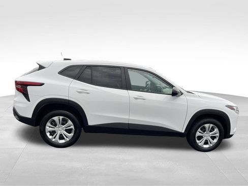 Used 2025 Chevrolet Trax LS FWD image 6