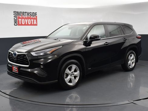 Used 2023 Toyota Highlander LE AWD/4WD image 8