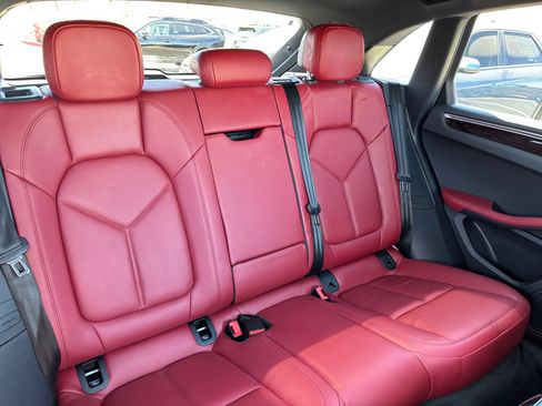 Used 2023 Porsche Macan AWD/4WD image 18
