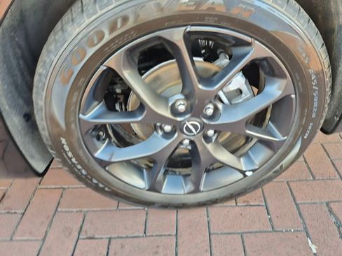 Used 2025 Chrysler Pacifica Limited image 9