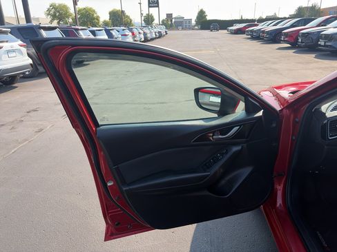 Used 2016 MAZDA MAZDA3 i Sport FWD image 10