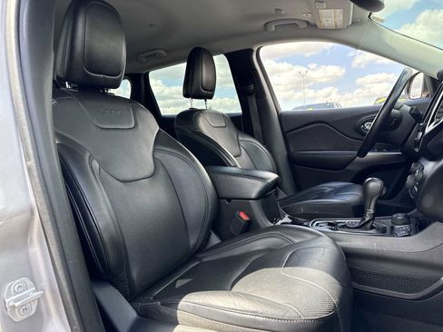 Used 2019 Jeep Cherokee Limited AWD/4WD image 24
