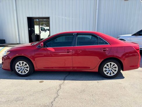Used 2013 Toyota Camry L image 2