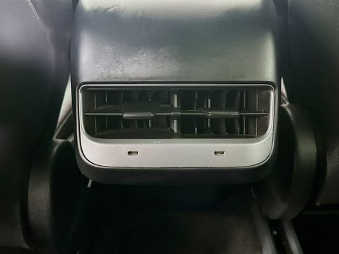 Used 2021 Tesla Model Y Long Range image 25