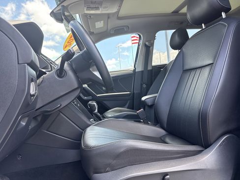 Used 2022 Volkswagen Tiguan SE w/ Panoramic Sunroof Package AWD/4WD image 26