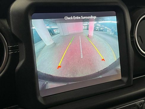 Used 2020 Jeep Wrangler Unlimited Sahara image 27