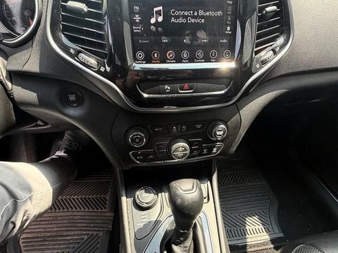 Used 2019 Jeep Cherokee Limited AWD/4WD image 11