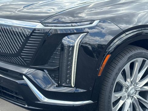 New 2026 Cadillac Vistiq Premium Luxury w/ LPO, Floor Liner Package AWD/4WD image 7
