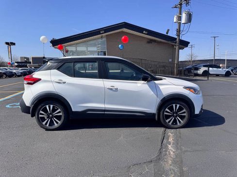 Used 2018 Nissan Kicks SR image 29