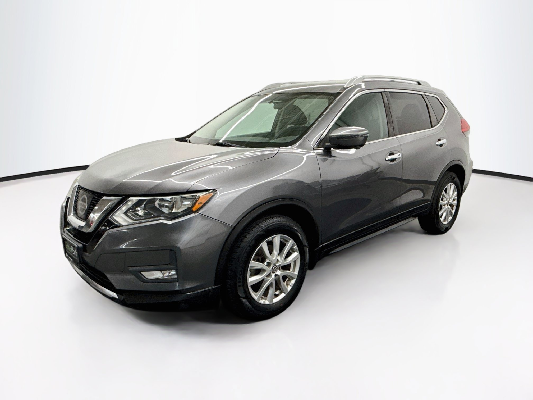 Used 2017 Nissan Rogue SV w/ SV Premium Package FWD image 3