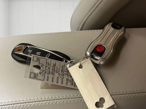 Used 2024 Porsche 911 Carrera image 32