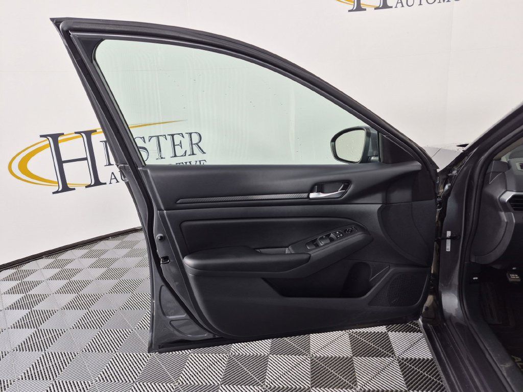 Used 2022 Nissan Altima 2.5 S FWD image 13