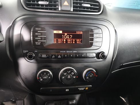 Used 2014 Kia Soul Base image 25