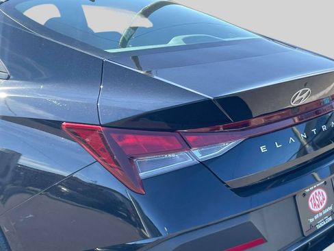Used 2024 Hyundai Elantra SEL FWD image 9
