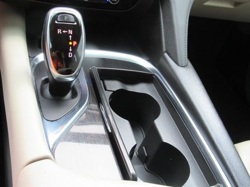 Used 2021 Buick Enclave Essence w/ Sport Touring Edition FWD image 29