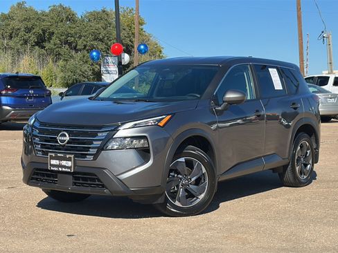 Certified 2025 Nissan Rogue SV image 2