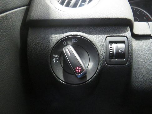 Used 2015 Volkswagen Tiguan SE FWD image 20