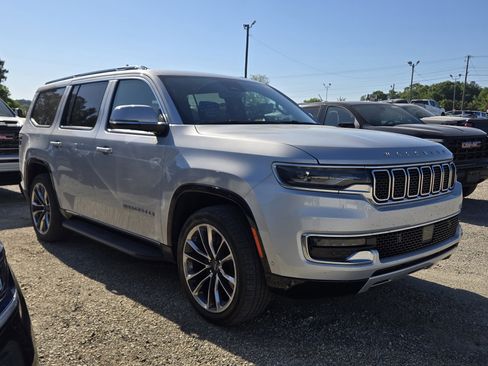 Used 2022 Jeep Wagoneer Series II w/ Premium Group I AWD/4WD image 3