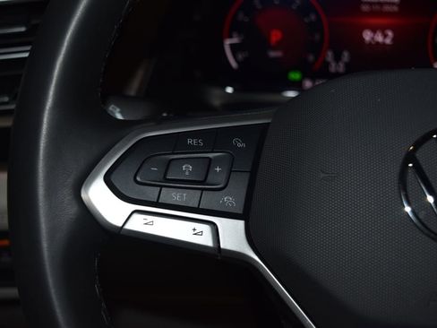 Certified 2025 Volkswagen Atlas SEL Premium R-Line image 8