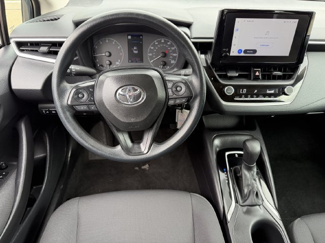 Used 2025 Toyota Corolla LE FWD image 11