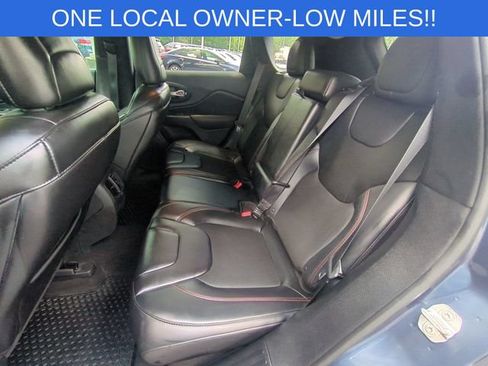 Used 2019 Jeep Cherokee Trailhawk w/ Cold Weather Group AWD/4WD image 30