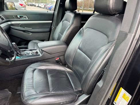 Used 2016 Ford Explorer XLT w/ Equipment Group 202A image 8