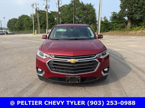 Used 2020 Chevrolet Traverse LT FWD image 2