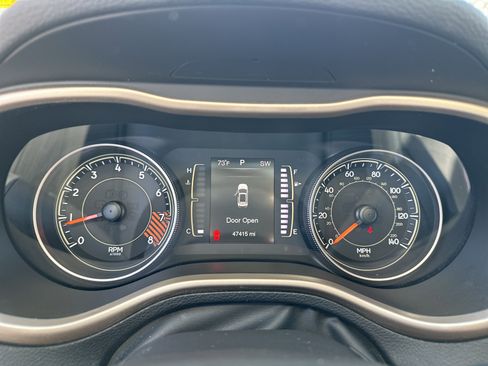 Used 2015 Jeep Cherokee Latitude w/ Comfort/Convenience Group image 28