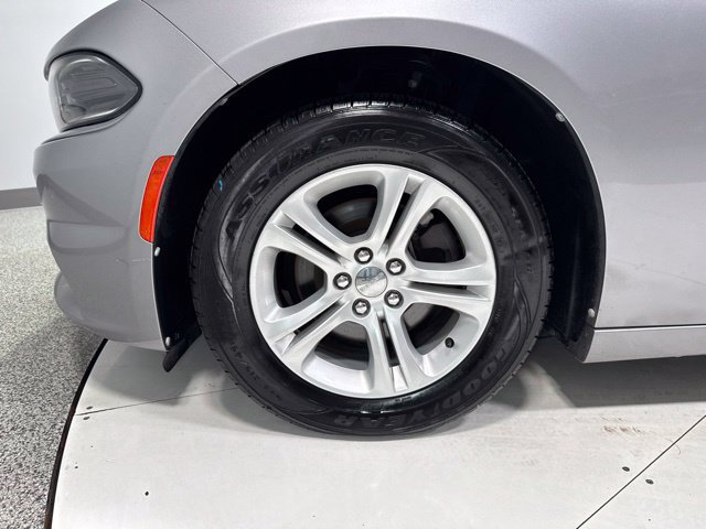 Used 2018 Dodge Charger SXT RWD image 5