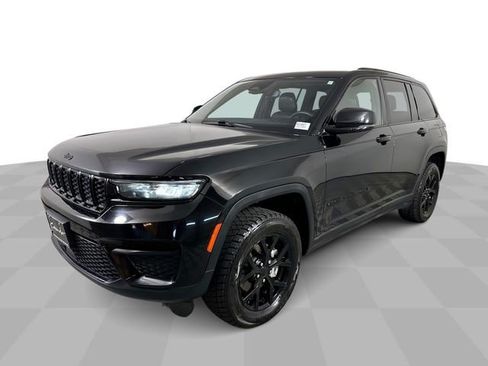 Used 2024 Jeep Grand Cherokee Altitude AWD/4WD image 4