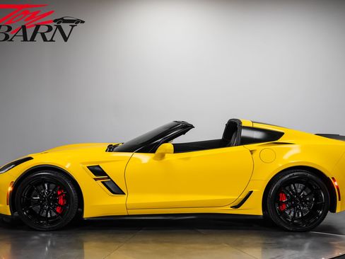 Used 2019 Chevrolet Corvette Grand Sport w/ Carbon Flash Badge Package RWD image 2