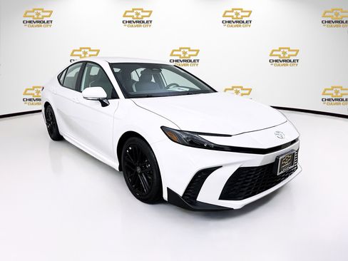 Used 2025 Toyota Camry XSE image 1