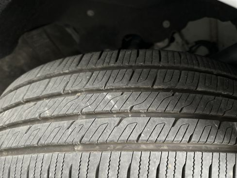 Used 2023 Chrysler Pacifica Touring-L FWD image 8