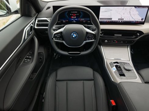 Used 2025 BMW i4 eDrive40 image 21