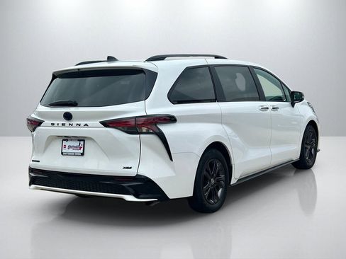 Used 2025 Toyota Sienna XSE w/ XSE Premium Package image 5