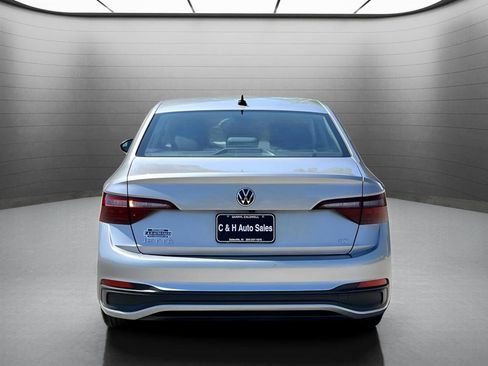 Used 2024 Volkswagen Jetta SE FWD image 8