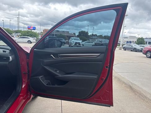 Used 2018 Honda Accord Sport image 22