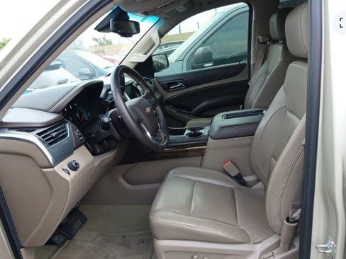 Used 2016 Chevrolet Suburban LT RWD image 5