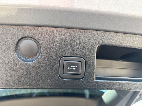 Used 2025 Chevrolet Equinox LT w/ Convenience Package II AWD/4WD image 9