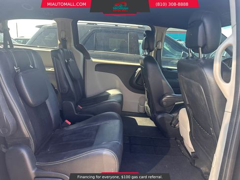Used 2017 Dodge Grand Caravan SXT w/ Rear Park Assist Package FWD image 19