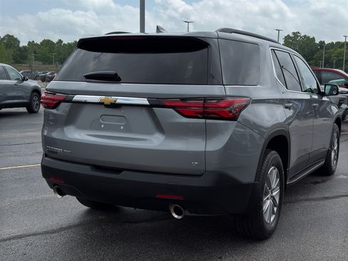 Used 2023 Chevrolet Traverse LT w/ Rear Camera Mirror Package AWD/4WD image 5