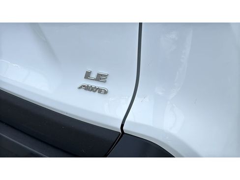 Used 2025 Toyota RAV4 LE AWD/4WD image 8