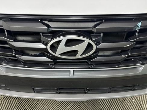 Certified 2025 Hyundai Tucson SE image 9
